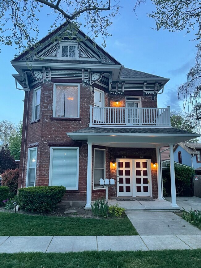 Building Photo - 137 G St