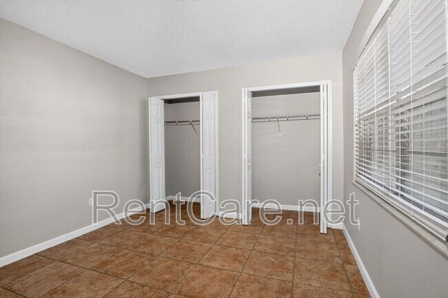 Building Photo - 53 Windtree Ln