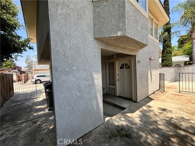 Building Photo - 572 N Orange St