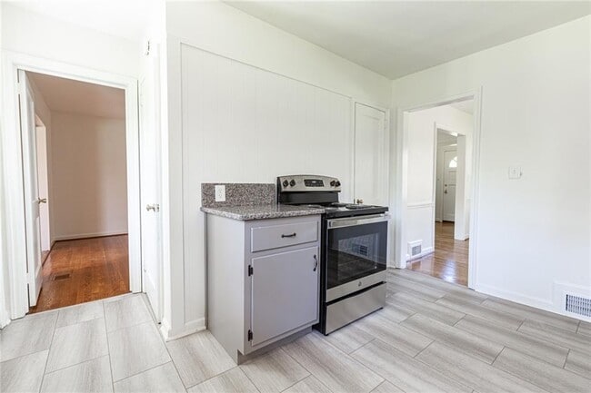 Building Photo - 2115 Pinellas Trail