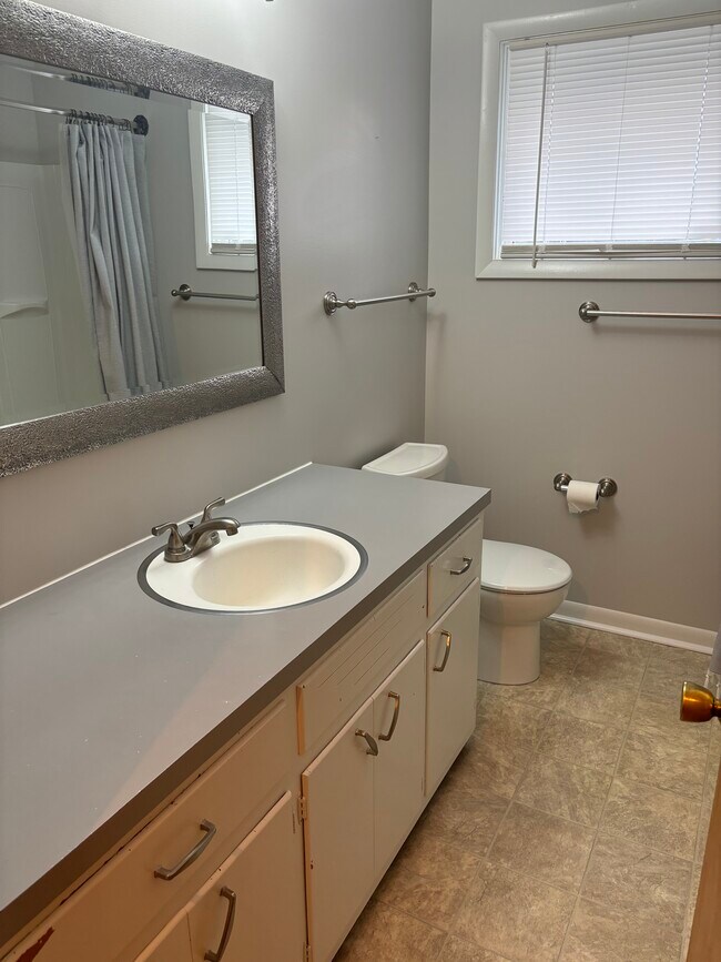 Building Photo - 3511 Becky Cir NW