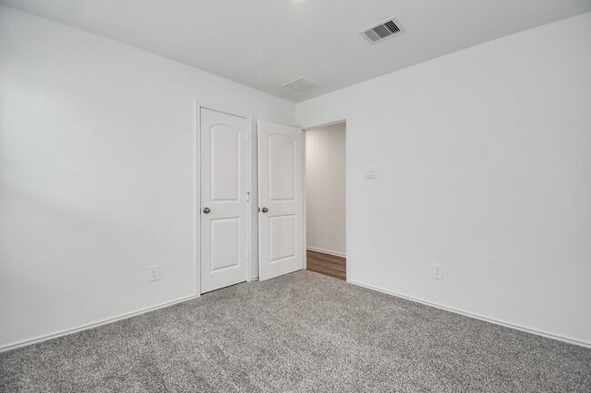 Building Photo - 24430 Elmwood Falls Dr