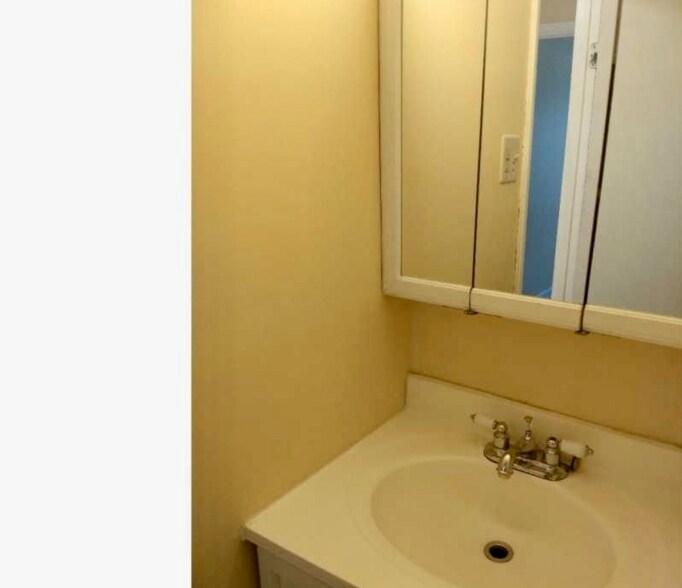 Building Photo - 743 Jackson St