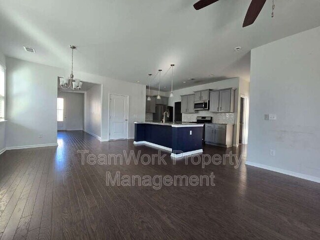 Building Photo - 454 Zenith Blvd