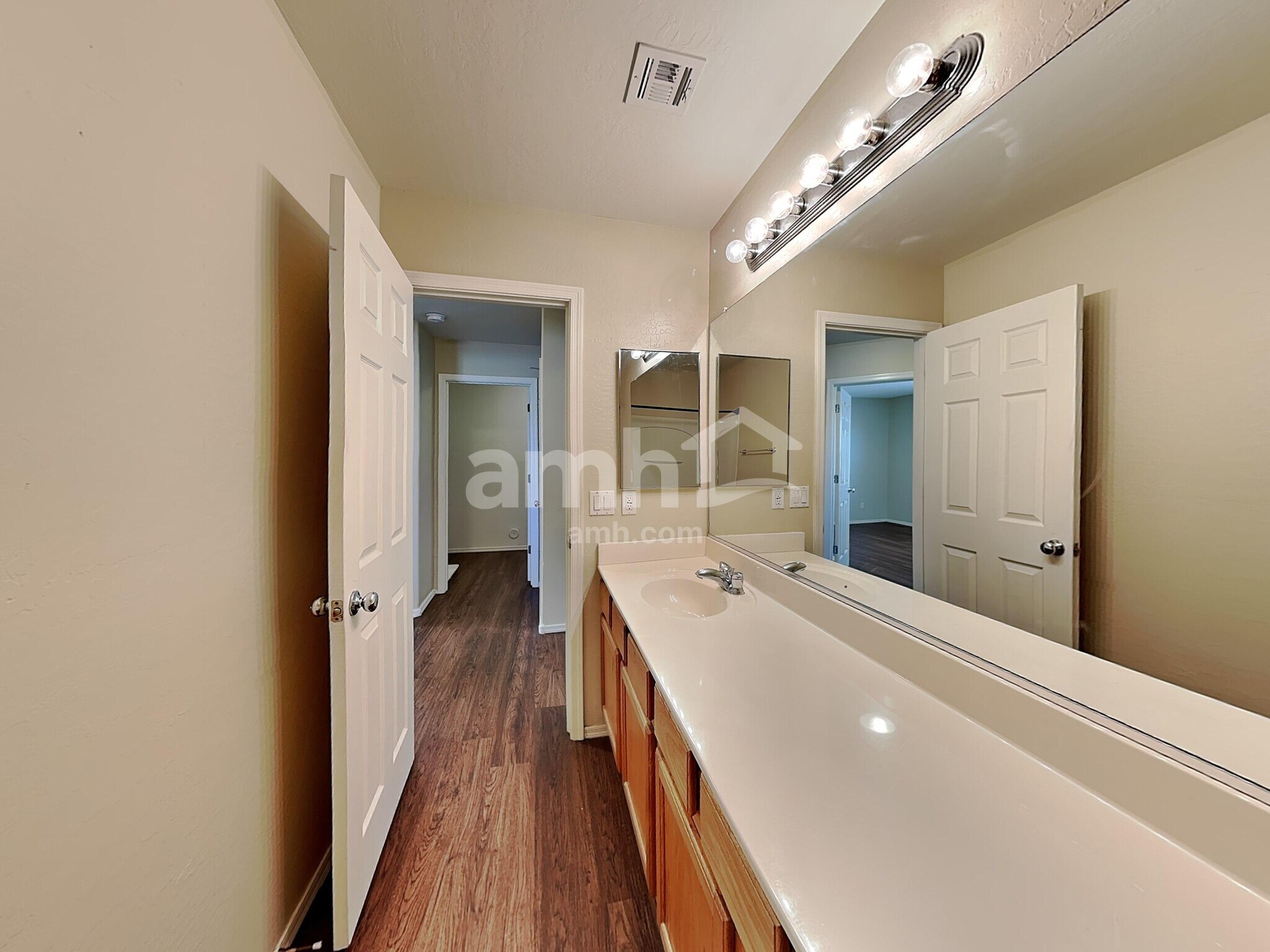 Building Photo - 2063 S Starling Dr