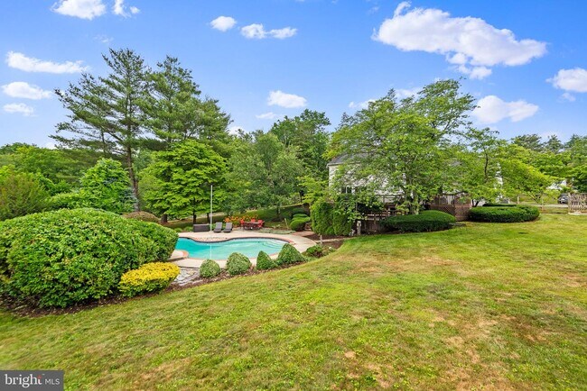 Building Photo - 1 Glenhurst Ct