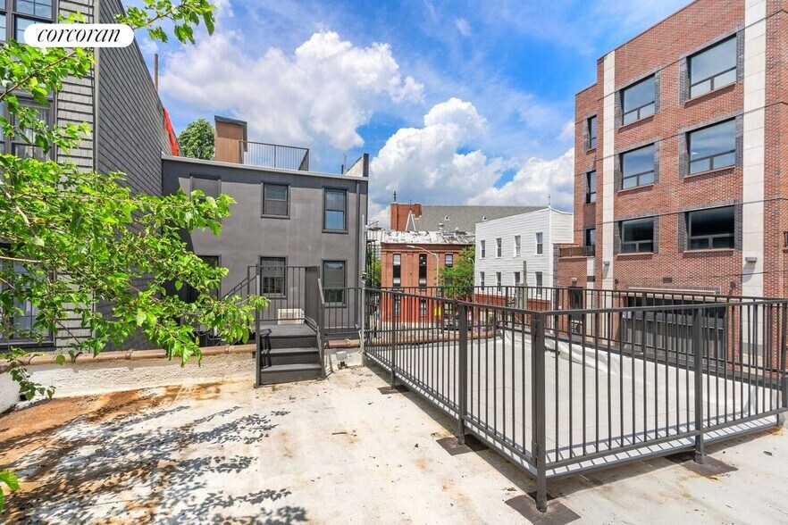 Building Photo - 11 Olive St