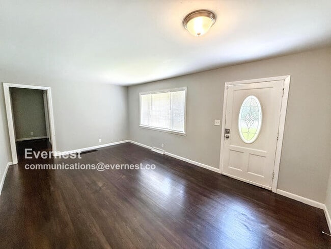 Building Photo - 9825 Maple Ln