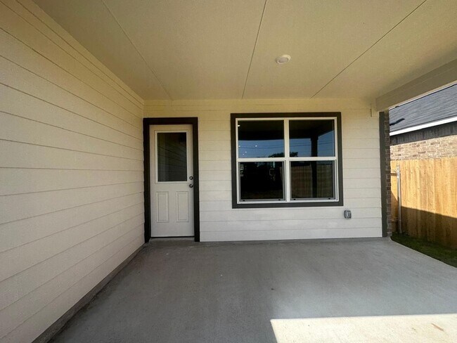Building Photo - 453 Alamito Ave