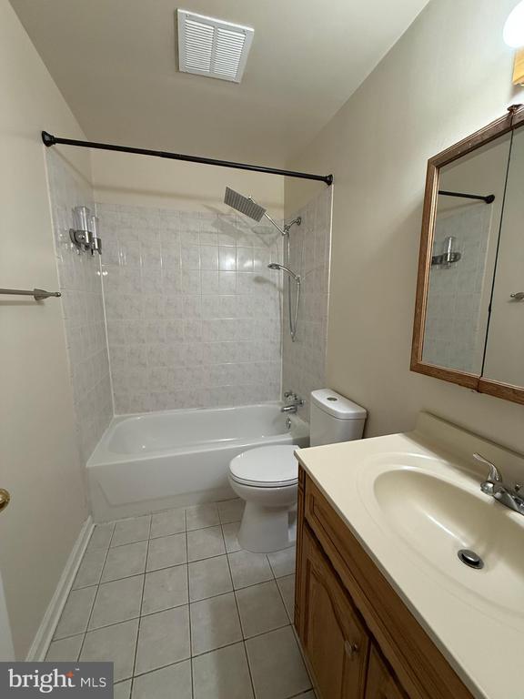 Building Photo - 405 Olde Greenwich Cir