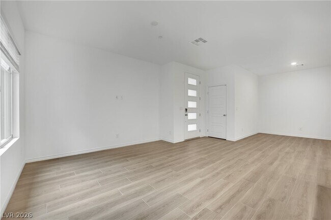 Building Photo - 600 N Carriage Hill Dr