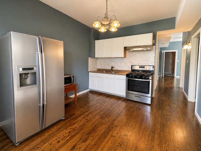 Building Photo - 808 N Sacramento Blvd