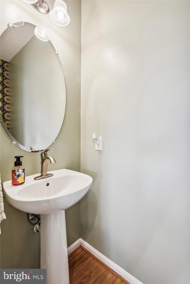 Building Photo - 3028 Rittenhouse Cir