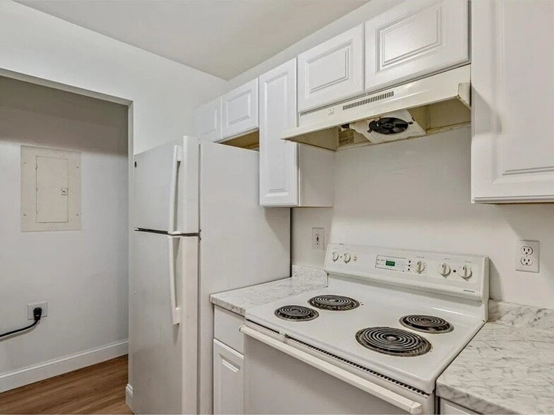 Building Photo - 301 Hildred Dr