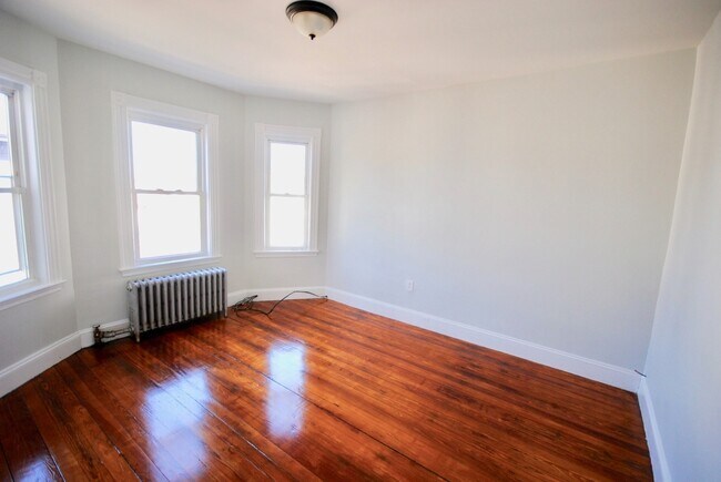 Building Photo - 14 Cawfield St