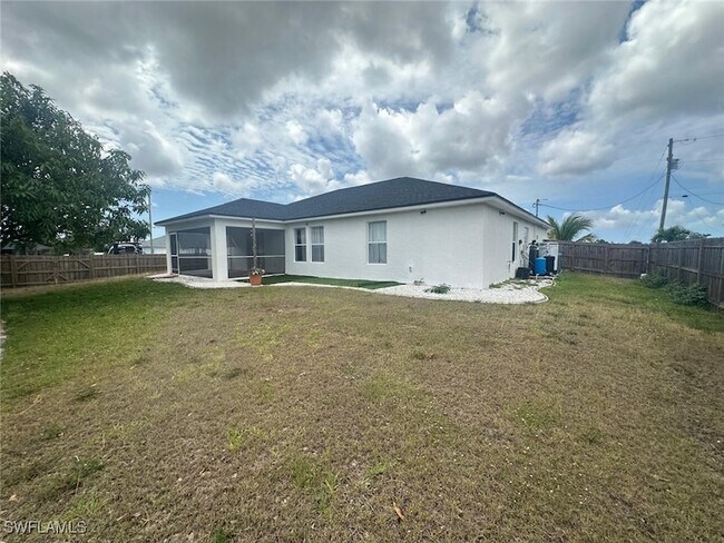 Building Photo - 2115 NW 19th Ave