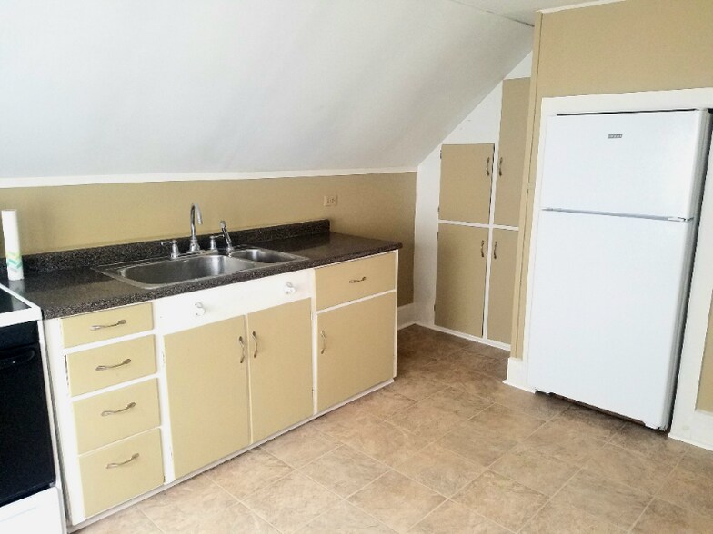 Building Photo - 6 Newton St