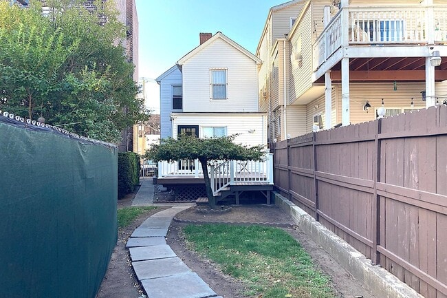 Building Photo - 284 Magnolia Ave