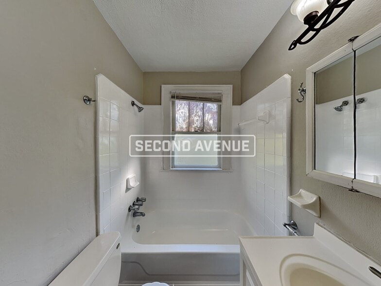 Building Photo - 2911 W 16th St