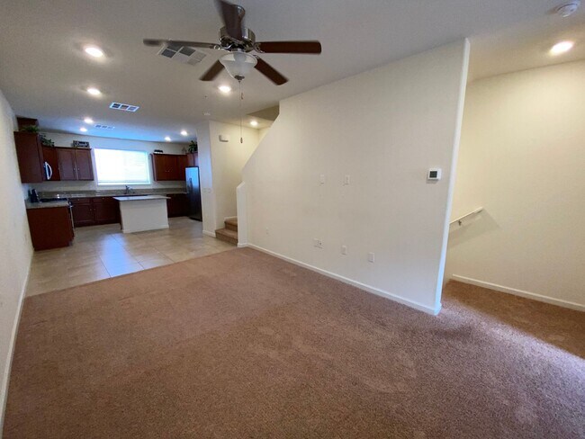 Building Photo - NW Reno Large Townhouse Sterling Ridge at ...