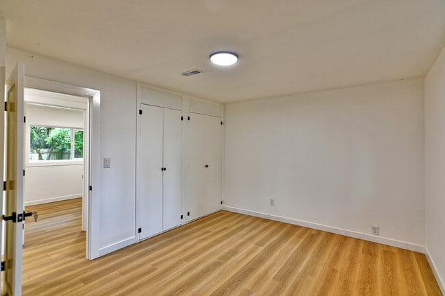 Building Photo - 22705 Mountlake Terrace