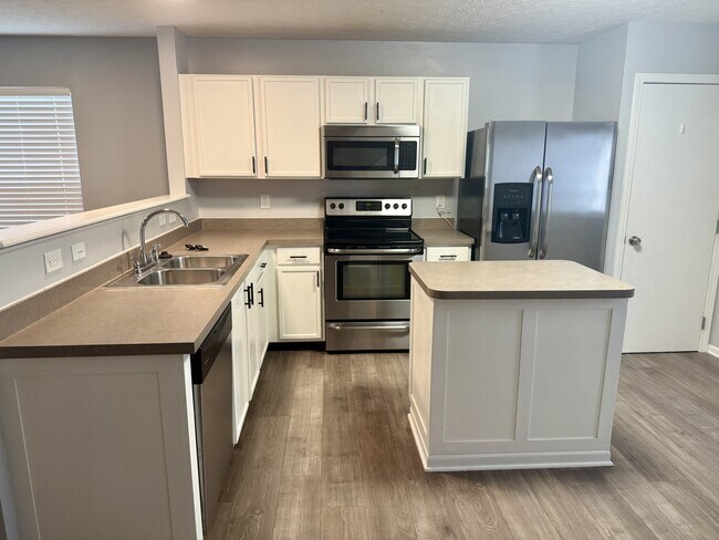 Building Photo - 4681 Grandover Dr