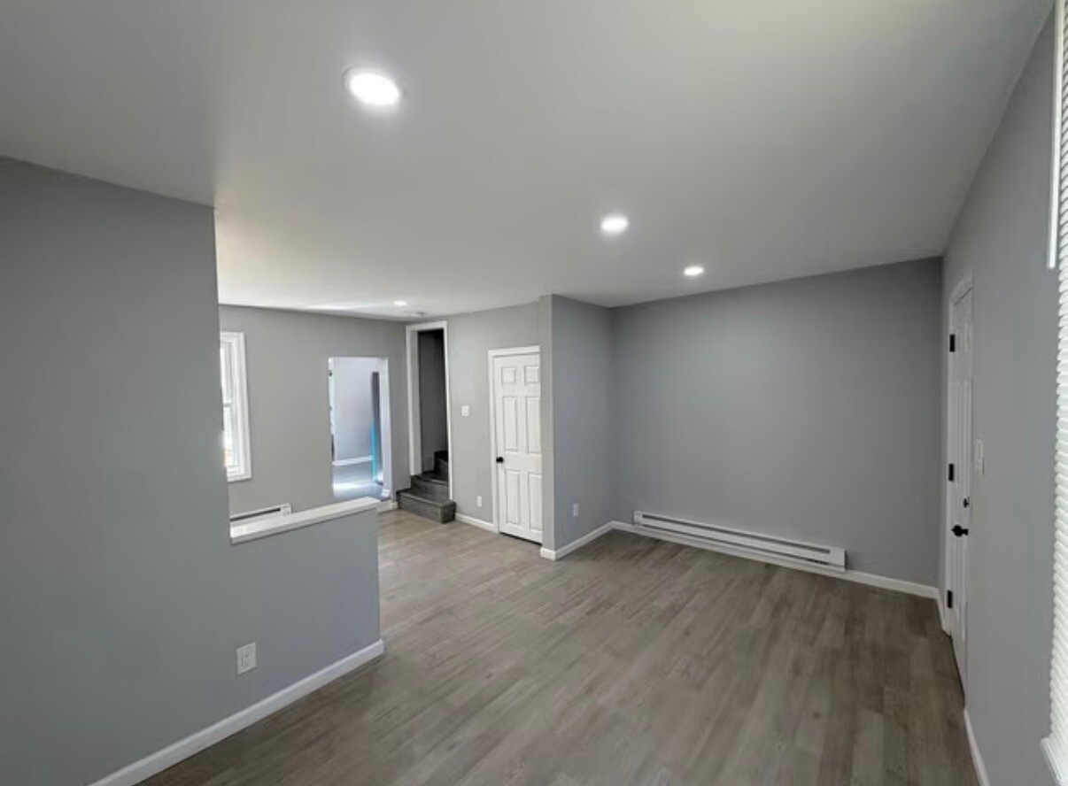 Building Photo - 12 Cedar Aly