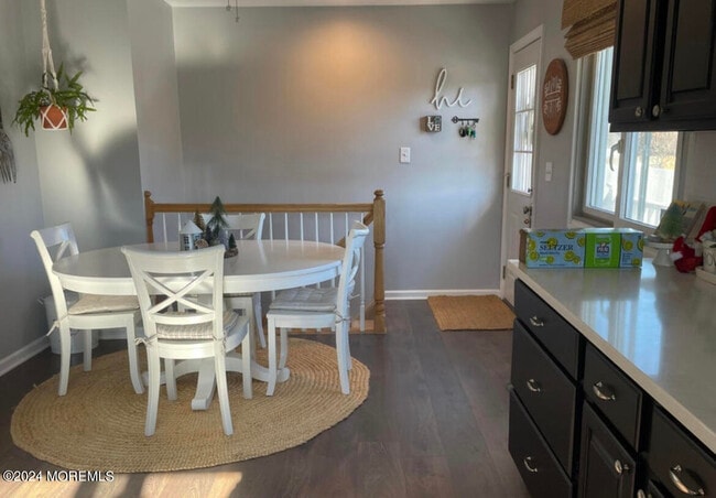 Building Photo - 509 Laurel Ave