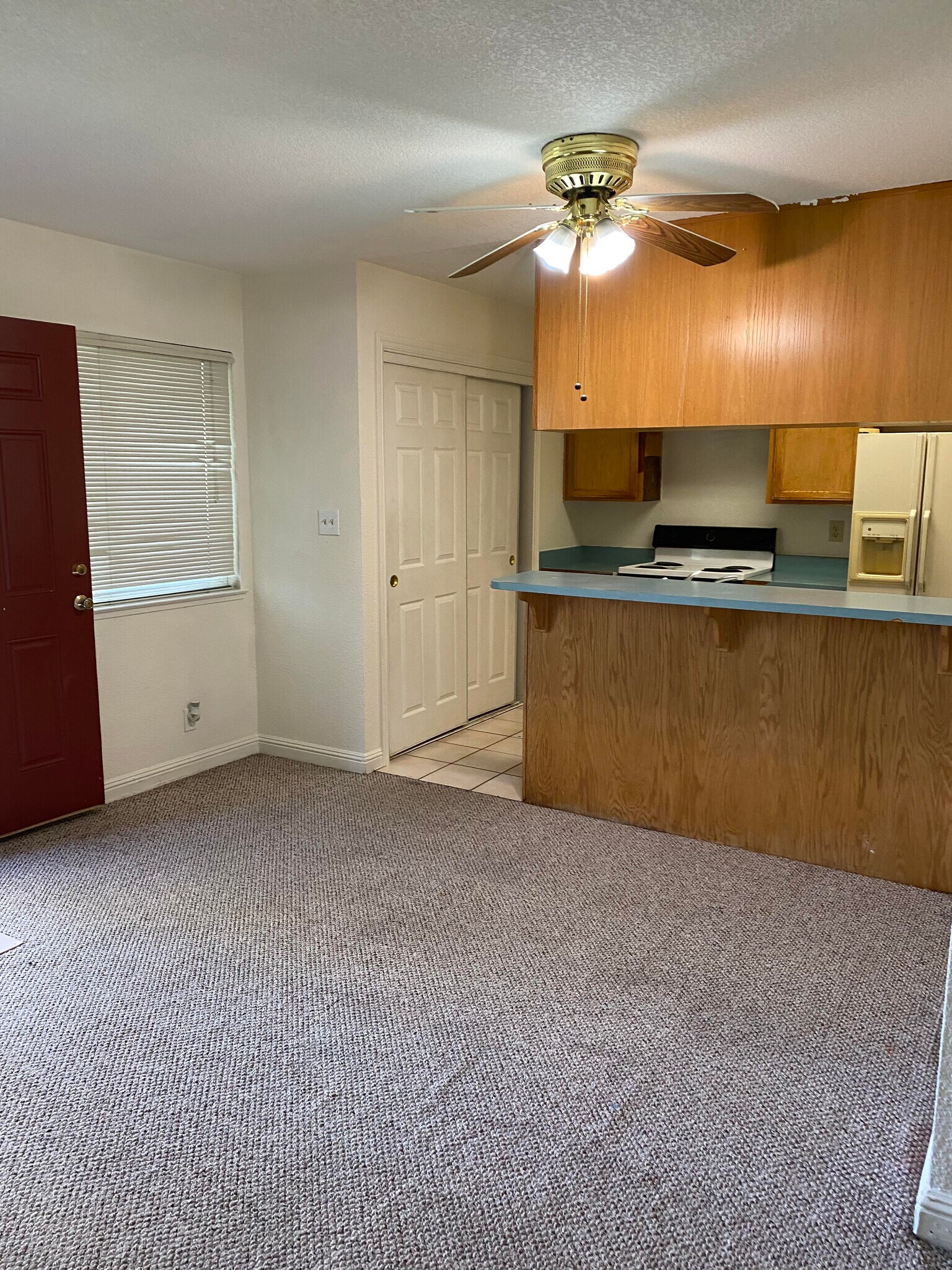 Building Photo - 2025 Benita Dr