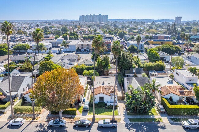 Building Photo - Warm & Inviting Venice Beach Rental Home!