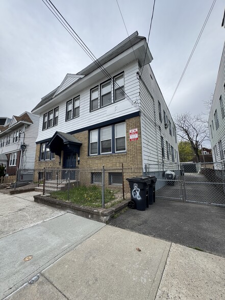 Building Photo - 66 Halstead St