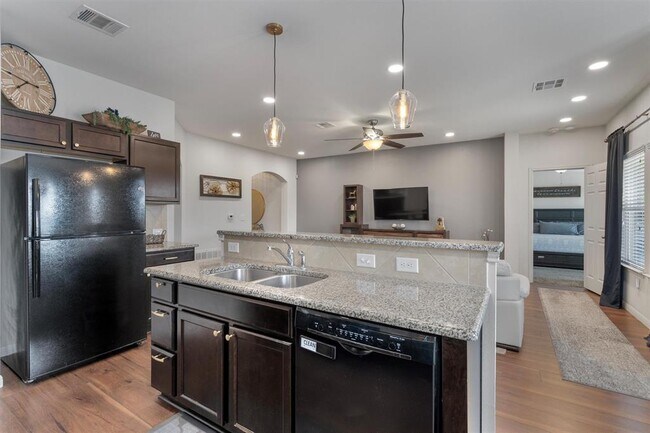 Building Photo - 300 Camellia Dr