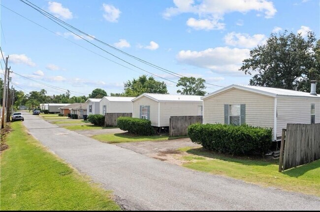 Building Photo - 113-145 Danos Lane