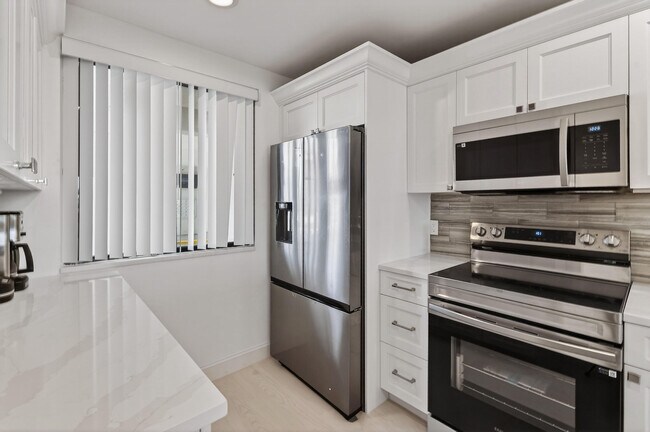 Building Photo - 301 S Seas Dr