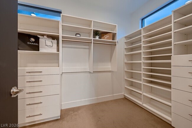 Building Photo - 917 Vegas View Dr