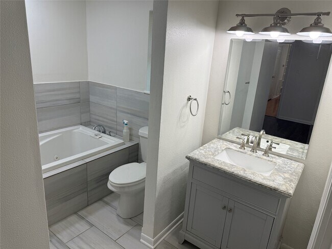 Building Photo - 1309 Velma St