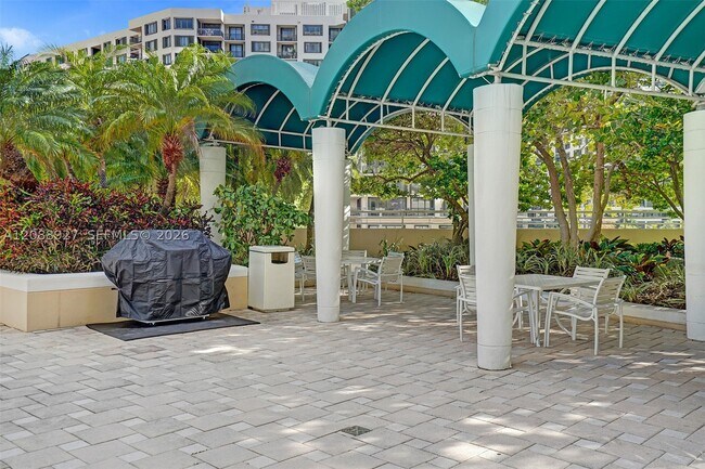 Building Photo - 888 Brickell Key Dr