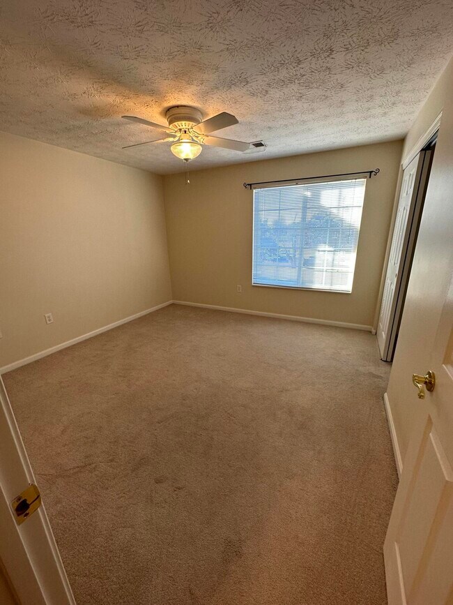 Building Photo - 600 Vincent Way