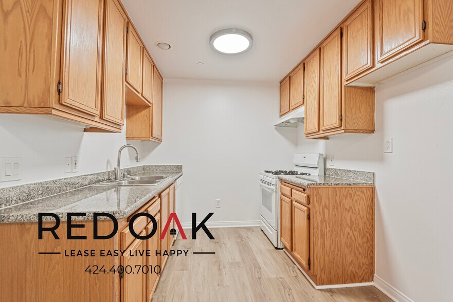 Primary Photo - 326 S Westlake Ave