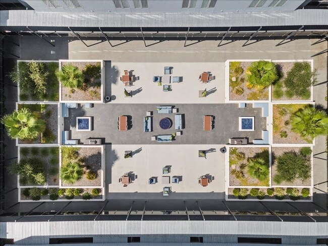 Building Photo - Stunning Modern 2 Bedroom, 2 Bathroom Home!