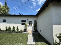 Building Photo - 925 W Maple Ave
