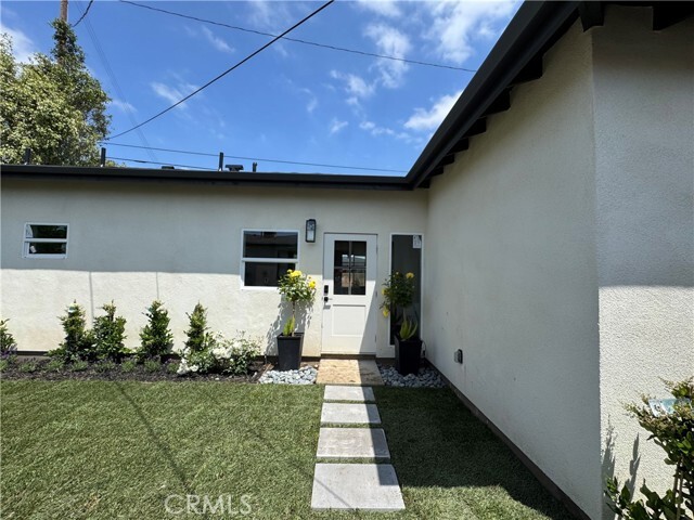 Primary Photo - 925 W Maple Ave