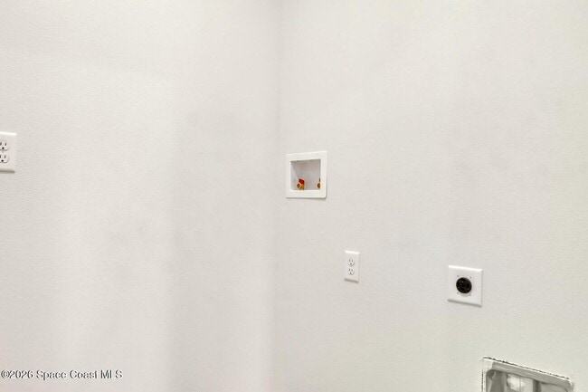 Building Photo - 1422 McFarland Dr