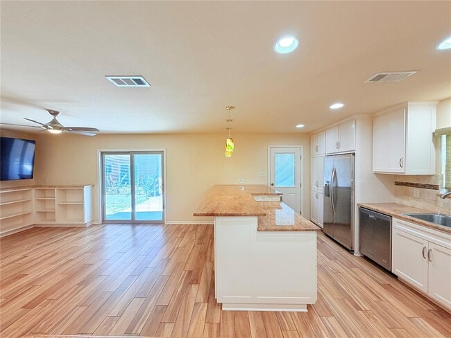 Building Photo - 5014 Evans Ave