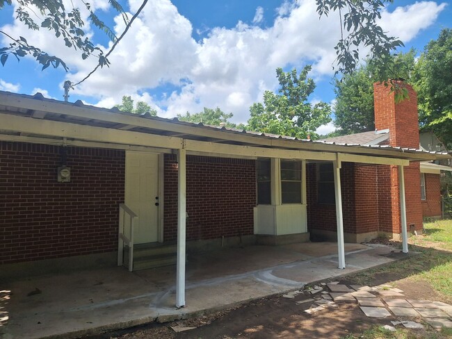 Building Photo - 6005 Barry Dr