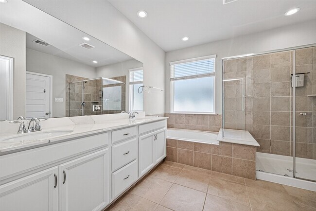 Building Photo - 3103 Little Gem Ln