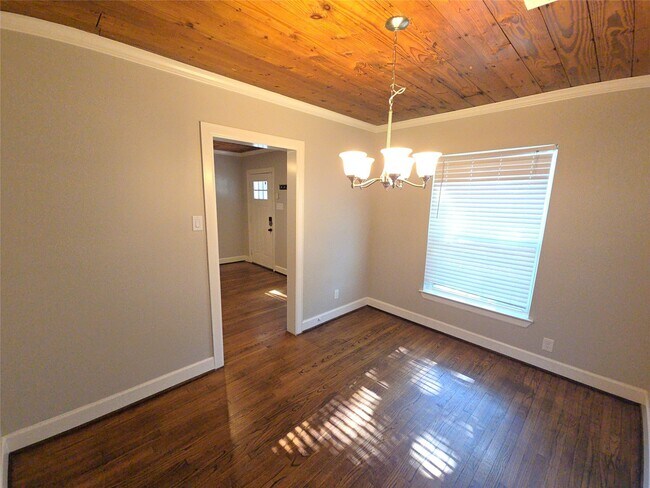 Building Photo - 210 Olive Ave