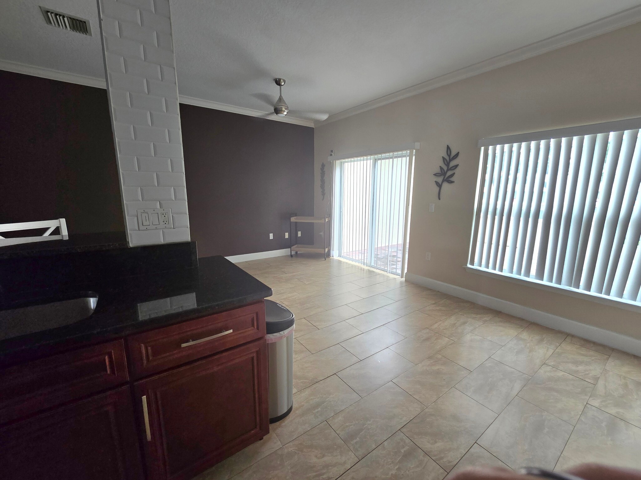 Breakfast area - 802 King Neptune Ln