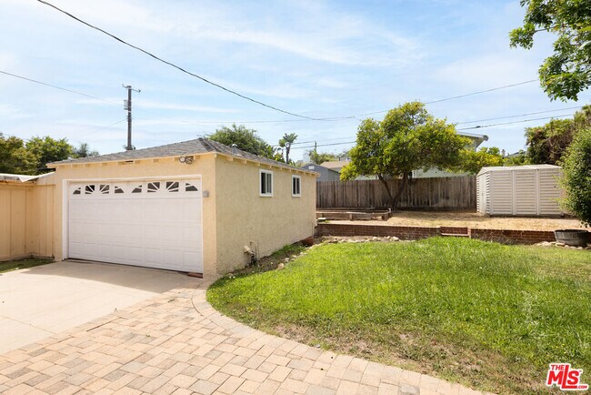 Building Photo - 8333 Airlane Ave