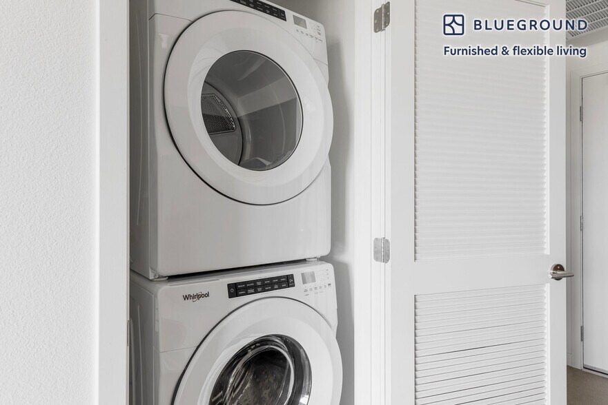 Building Photo - 101 River Pk Dr